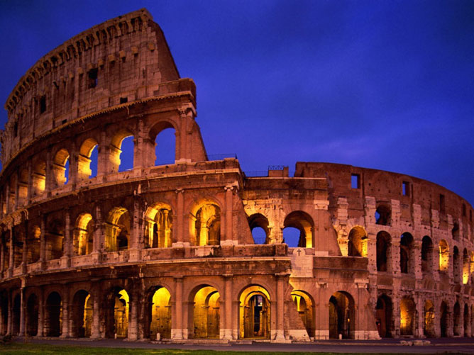 Az ókori Róma hatalmas amfiteátruma, ma pedig nevezetes látványossága a városnak.