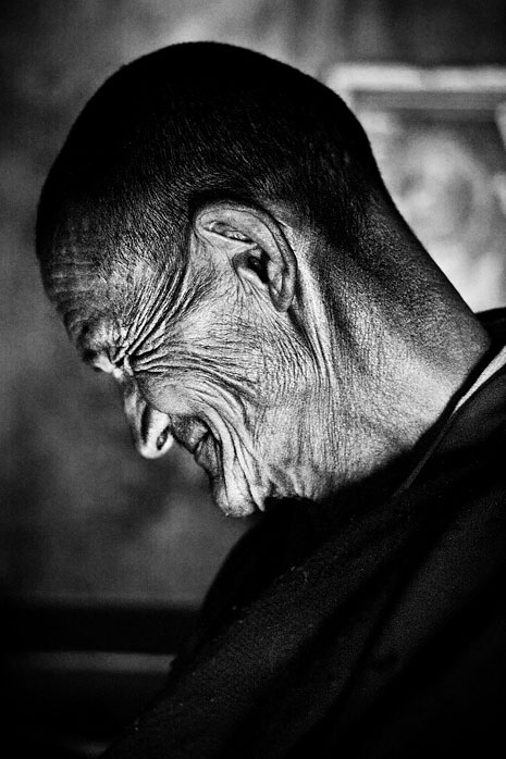 Öreg szerzetes; fekete-fehér fotó.